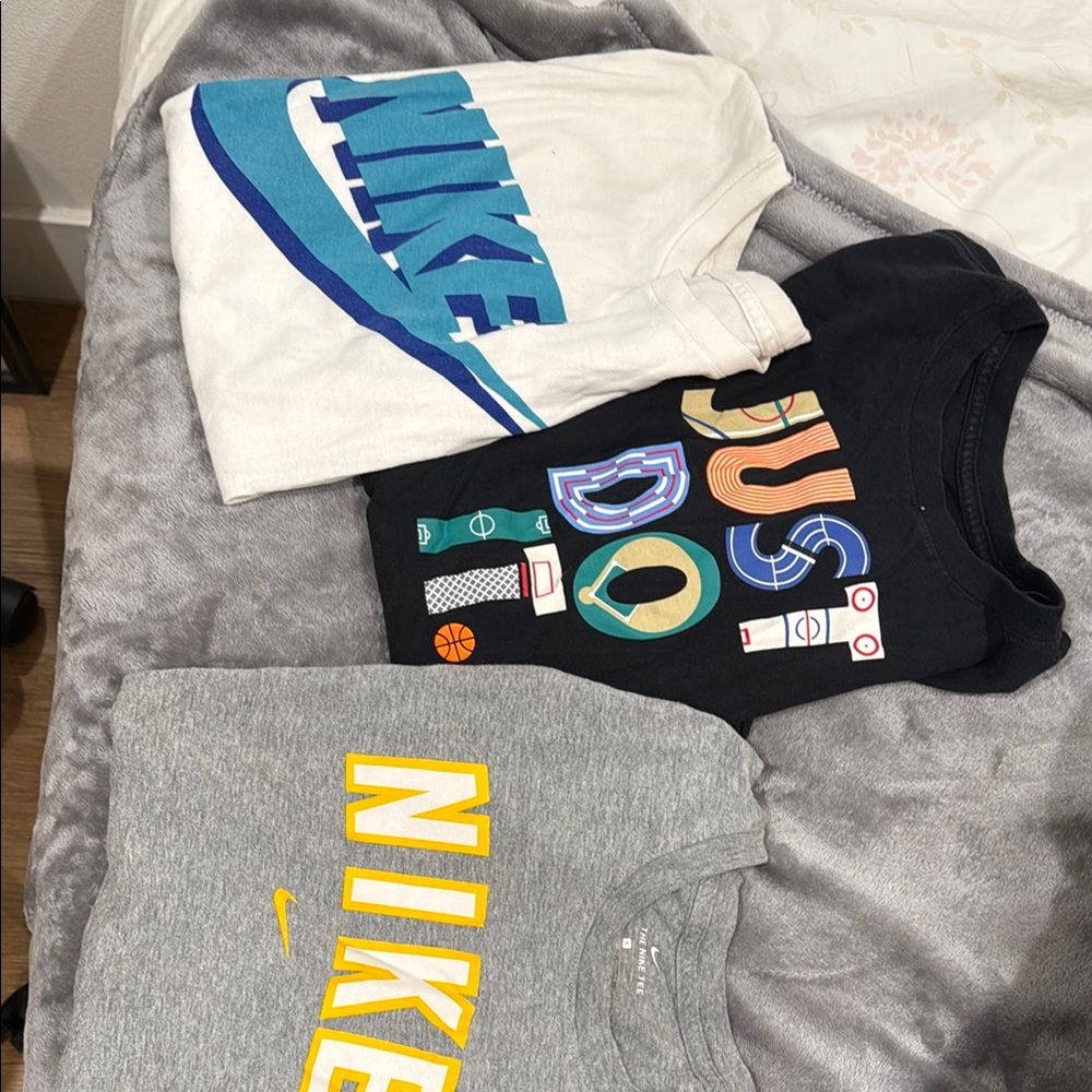 Nike Kids Graphic T-Shirts - Black, Gray, White